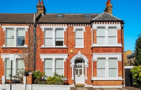 Large end-terrace Large end-terrace